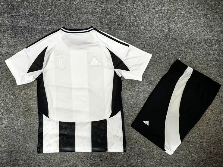 Juventus Kit Hemma 2024/2025
